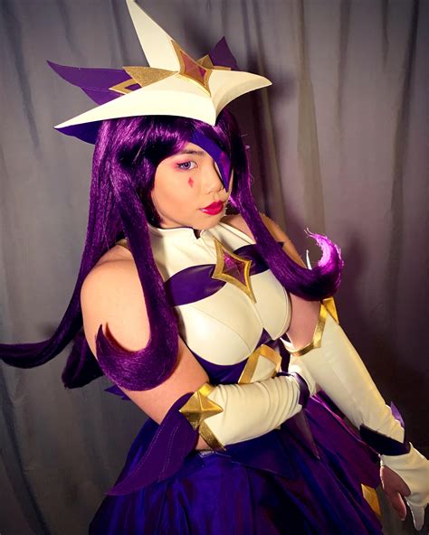 Syndra Cosplay: Emulating the Dark Sovereign