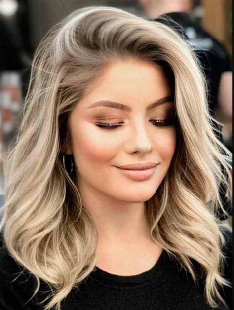 Synthetic Lace Front Wigs Without Bangs Gorgeous Wavy Wigs Shoulder Length Blonde Wigs