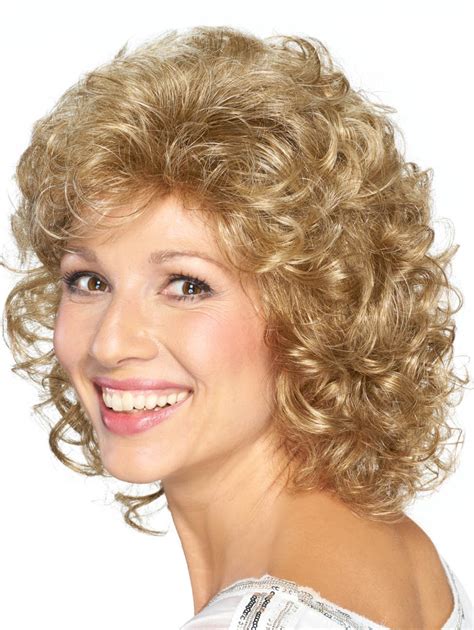 Synthetic Short Curly Blonde New Classic Wigs: The Perfect Choice for 2025 and Beyond