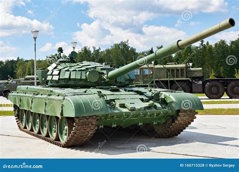 T-72 Soviet Main Battle Tank Kindle Editon