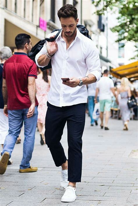 T-Shirt Black and White: The Timeless Contrast That Never Goes Out of Style