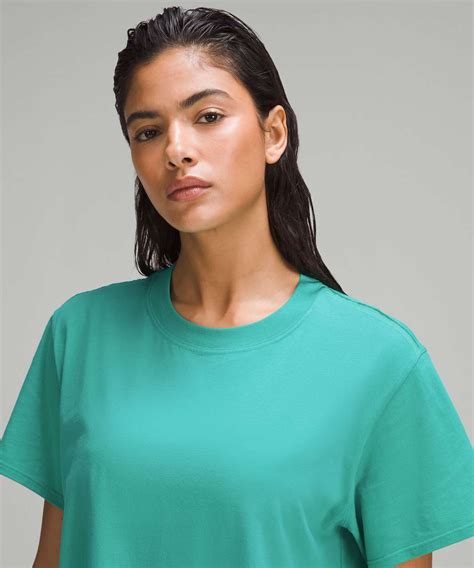 T-Shirt Kelly Green: A Guide to Wearing and Styling the Perfect Shade