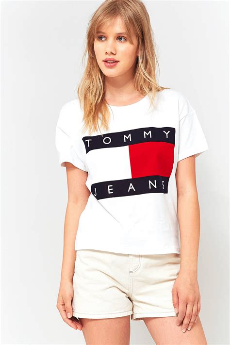 T-Shirt Women's Tommy Hilfiger: A Style Statement for Every Woman