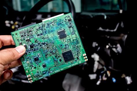 TLE4252D: The Chip that's Revolutionizing Automotive Safety