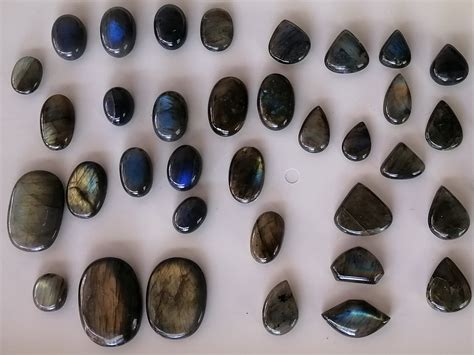 Table 1: Approximate Retail Price Range for Labradorite Cabochons