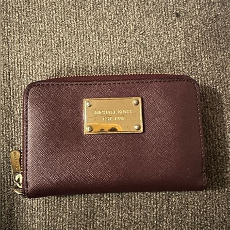 Table 1: Kors Jet Set Wallet Size Comparison