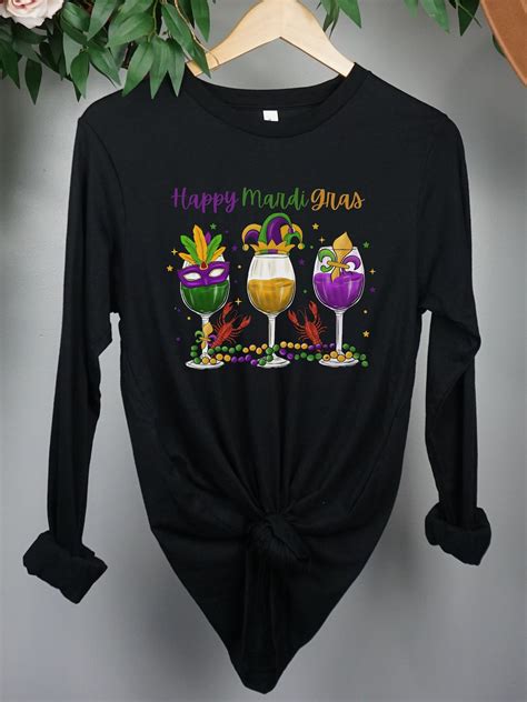 Table 1: Mardi Gras Long Sleeve Shirt Features to Look For