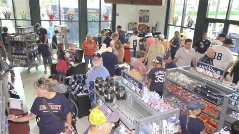 Table 1: Official Detroit Tigers Team Store Locations