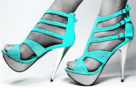 Teal Shoes: Adding a Splash of Color to Your Wardrobe