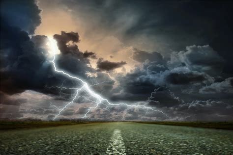 Tempestad in English: Understanding the Storm