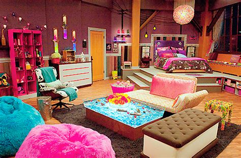 That's So Raven Bedroom: A Style Guide to Raven's Iconic Room