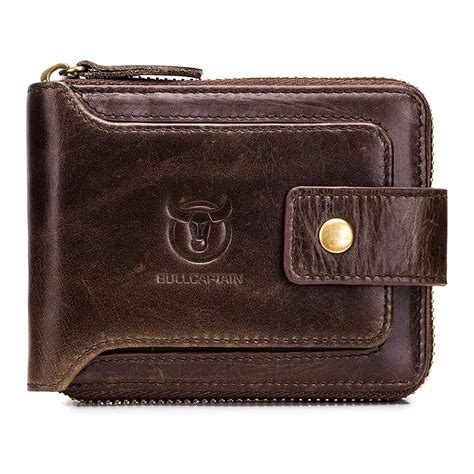 The Advantages of Zippered Wallets