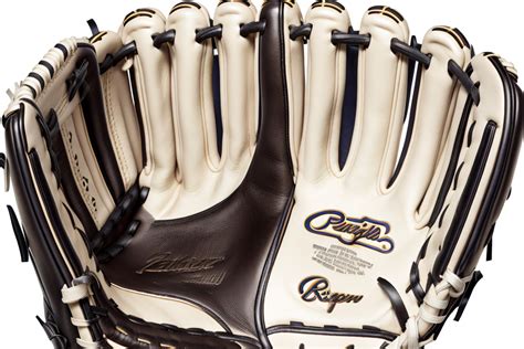 The Art of Selecting the Perfect Baseball Glove: A Comprehensive Guide for Players of All Ages