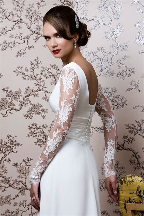 The Betsy Adams Dress: A Timeless Silhouette for Modern Brides