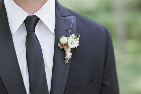 The Boutonniere Style in One s Lapel Reader