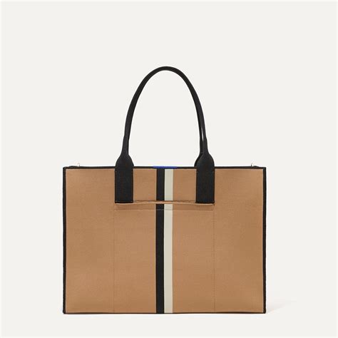 The Classic Tote: