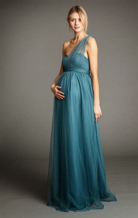 The Complete Guide to Finding the Perfect Maternity Bridesmaid Dress