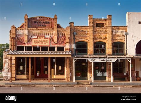 The Courthouse Square in Texas Doc