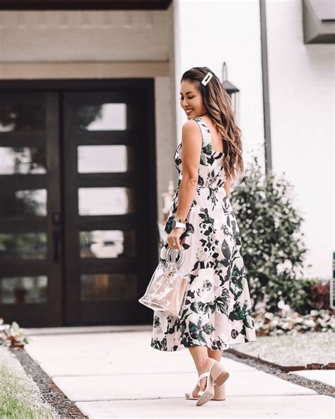 The Curvaceous Guide to Petite Wedding Guest Dresses: Navigating the Maze of Style for the Vertically Challenged