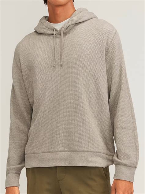 The Definitive Guide to Lightweight Hoodies for Men: Comfort and Style Without the Bulk