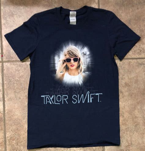 The Design of the Taylor Swift 1989 Tour Shirt