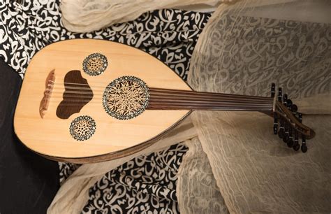 The Enchanting History of the Lute hh