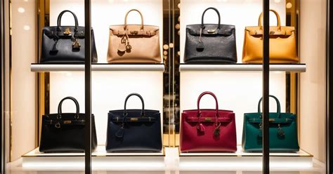 The Essential Guide to Handbags: Choosing and Caring for the Perfect Accessory