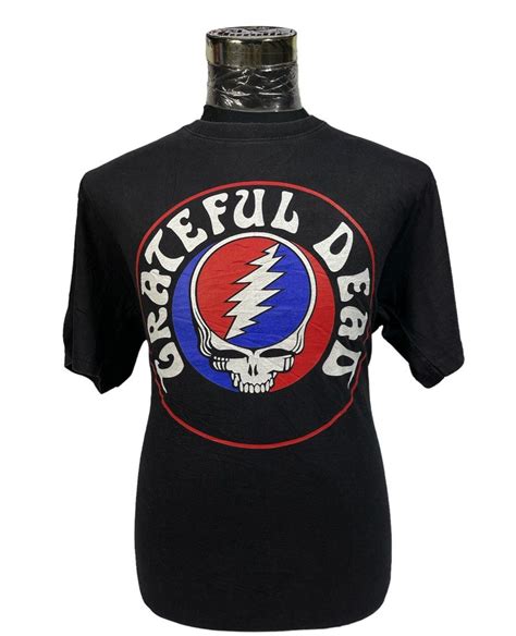 The Evolution of Grateful Dead Band T-Shirts: From Psychedelic Art to Modern Fashion