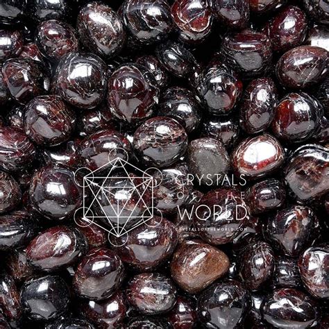 The Genesis of Tumbled Garnet: From Rough to Refined