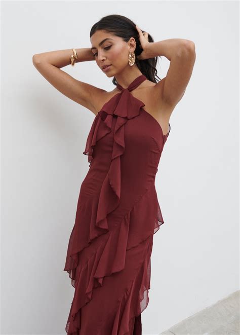 The Halter Neck Ruffle Dress: A Guide to Style and Versatility