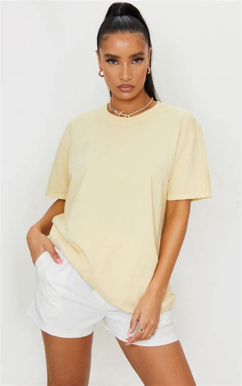 The Incredible Versatility of the Pale Yellow T-shirt: A Garment for All Seasons and Occasions