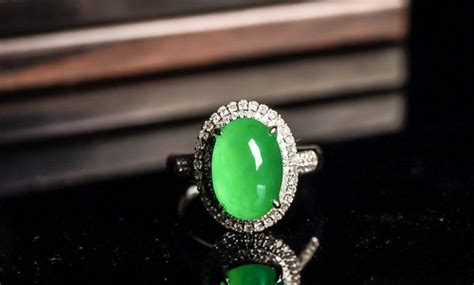 The Jade Venus: A Comprehensive Guide to Jade Jewelry and Its Benefits