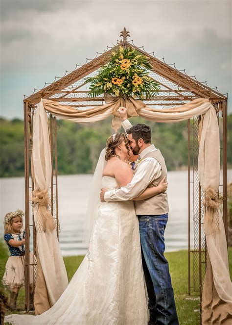 The Knot Outdoor Weddings Doc