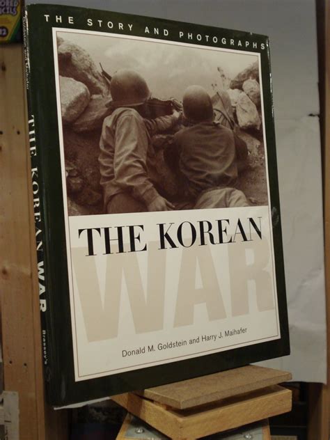 The Korean War: The Story and Photographs (America Goes to War) Reader