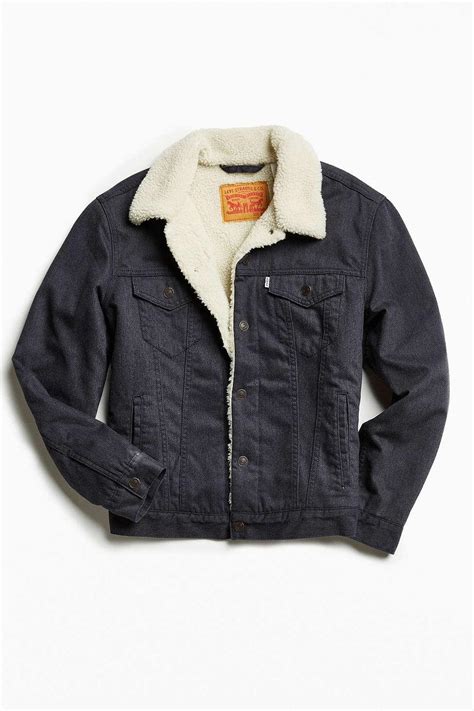 The Levi's Sherpa Jacket: A Timeless Classic That Keeps You Cozy and Cool