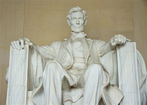 The Lincoln Memorial (American Symbols & Their Meanings) Reader