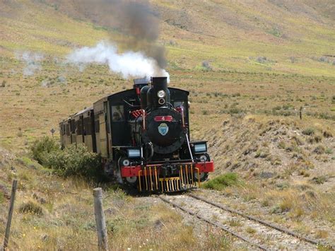 The Old Patagonian Express: By Train Through the Americas Reader
