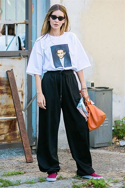 The Oversized T-Shirt: A Style Icon for Fashion-Forward Women