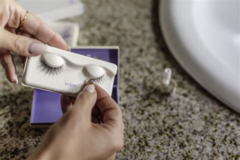 The PinkyyPerfect Guide: Mastering the Art of False Lashes