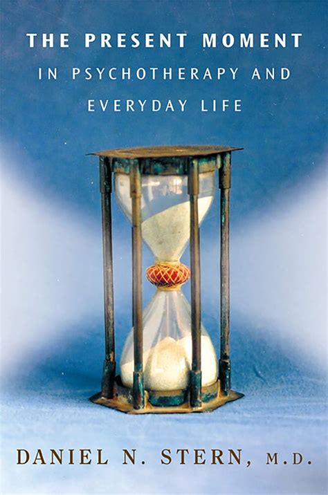 The Present Moment in Psychotherapy and Everyday Life PDF