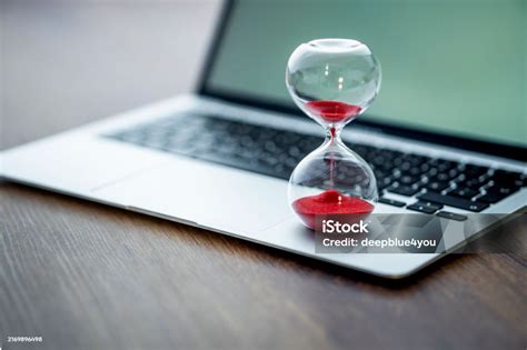 The Red Hourglass: Time Management for Maximum Productivity