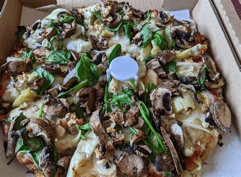 The Red Onion: A Culinary Haven of Fresh Groceries and Authentic Pizzeria Delights