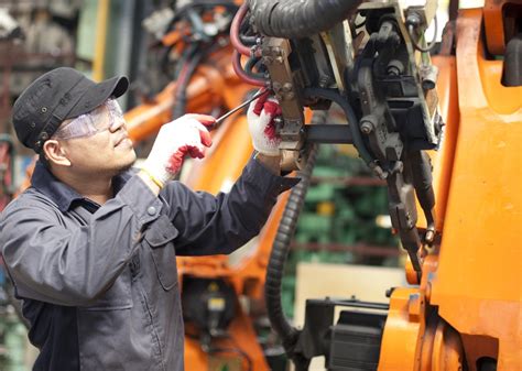 The Role of an Industrial Machinery Mechanic