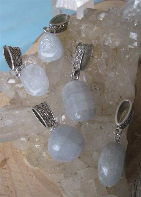 The Spectral Charm of Celestite