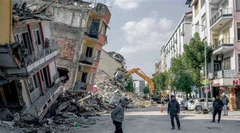 The Turkish Earthquakes: A Moment of Terror