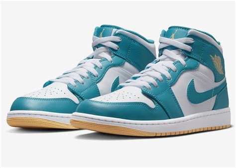 The Ultimate Guide to AJ1 Mid Men's Sneakers: Style, Comfort, and Performance