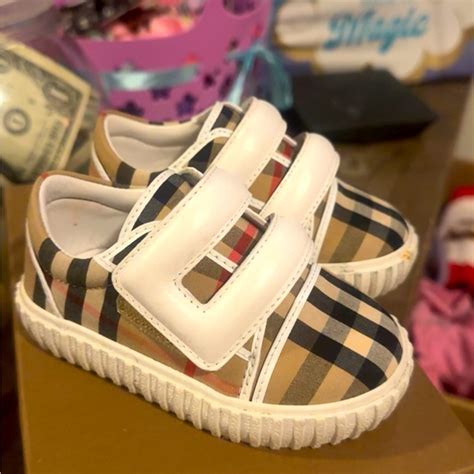 The Ultimate Guide to Burberry Infant Shoes: A Timeless Investment for Precious Feet