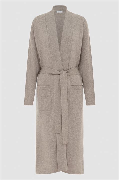 The Ultimate Guide to Cashmere Robes: Luxurious Comfort and Style