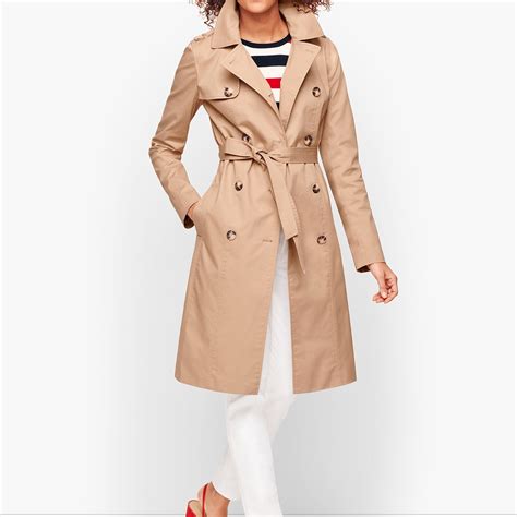 The Ultimate Guide to Chic and Practical Trench Coats for Petite Frames: Embrace Timeless Style