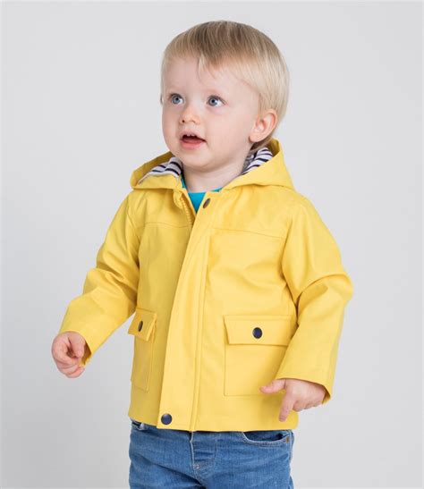 The Ultimate Guide to Choosing an Infant Rain Jacket: Keeping Your Little One Dry and Comfortable